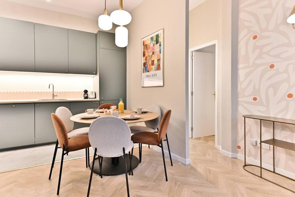 Proche Grand Boulevard - *